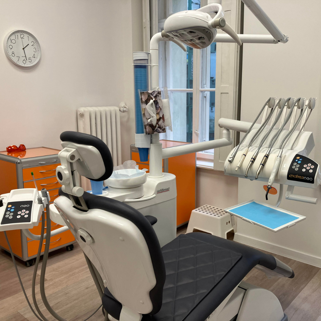 Dene kontaktowe Centrum Stomatologicznego Demed w Płocku